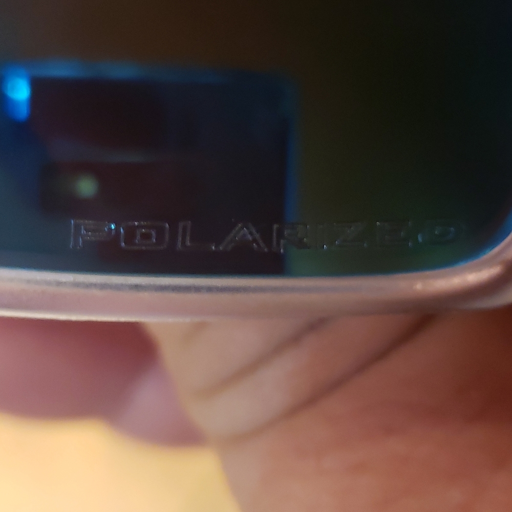 Uni sex polarised Oakley shades - Picture 3 of 3